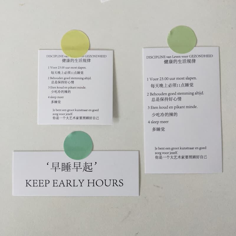The Background Wall of the Background Wall Creative Small Card Early Sleeping and Early Big Artist's Healthy Lifestyle A set of three sheets 2