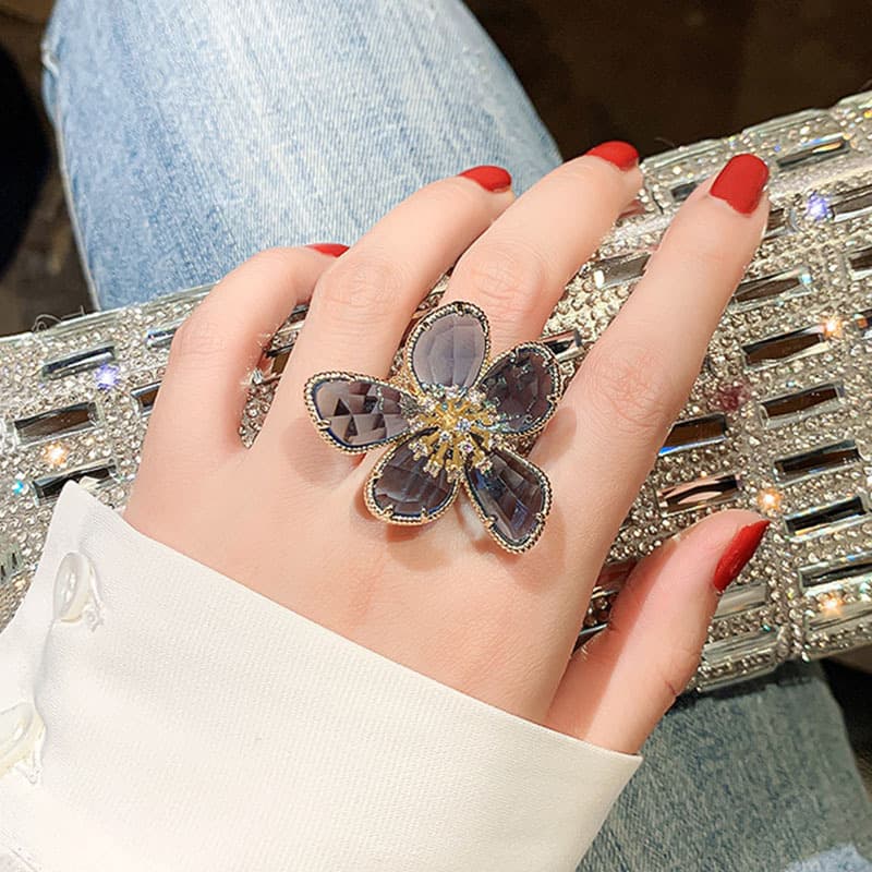 Fashionable design ring, European style, trend of season, internet celebrity, on index finger