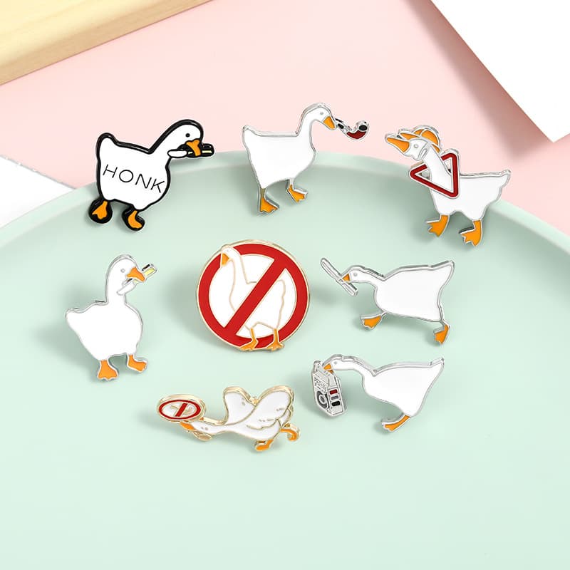 [Untitled Goose Game游戏大鹅胸针 卡通可爱珐琅白鹅胸针 配件] 2
