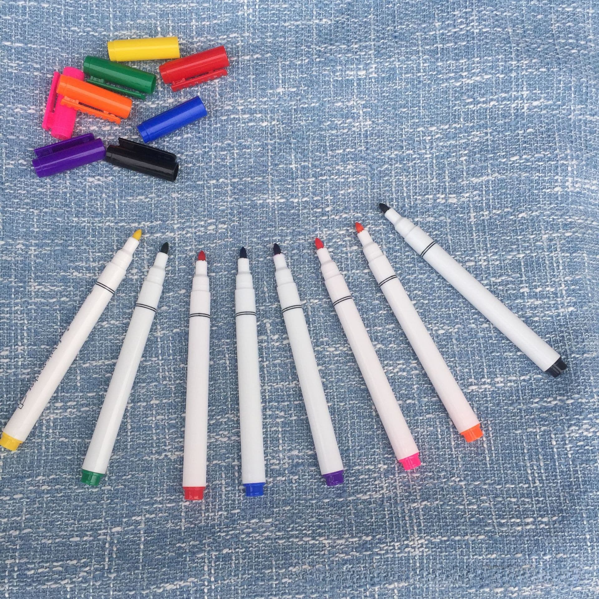 Textile T-shirt, cloth, drawing pens, watercolour, crayons, coloring book, DIY, graffiti 3