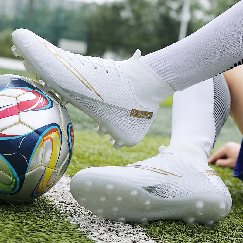 The new C Ronali CR7 high -top football shoes male broken nail AG long nail primary school students adult football training shoes 4