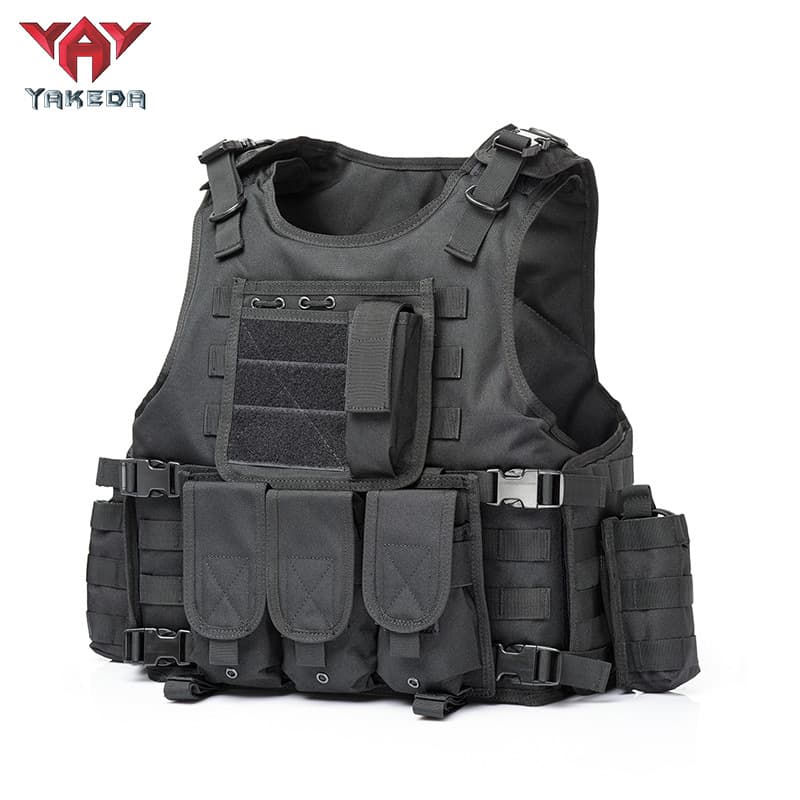 Universal tactics travel vest, equipment 2