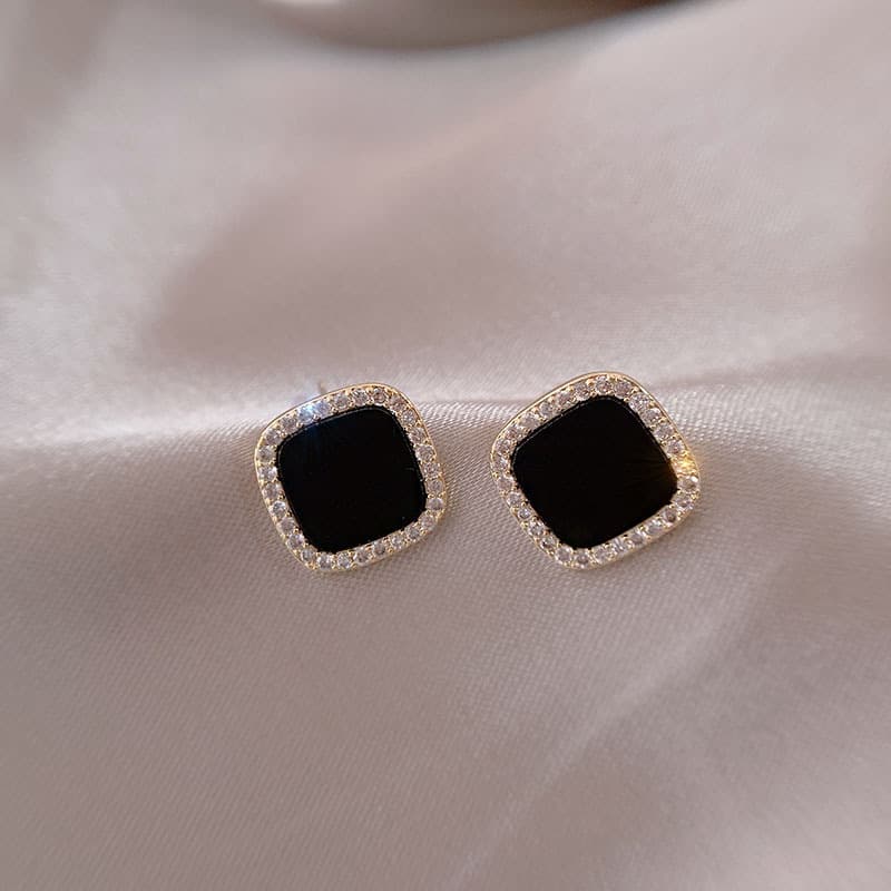 Fashionable geometric earrings, Korean style, simple and elegant design