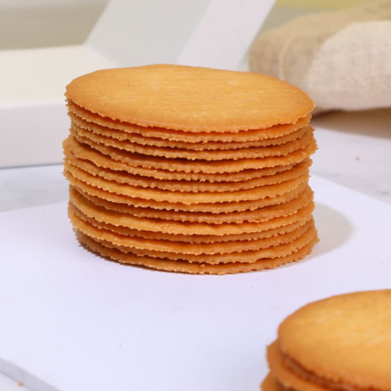 A variety of flavors small packaging thin crispy cookies wholesale office casual snack chicken sauce flavor thin salty biscuits 4