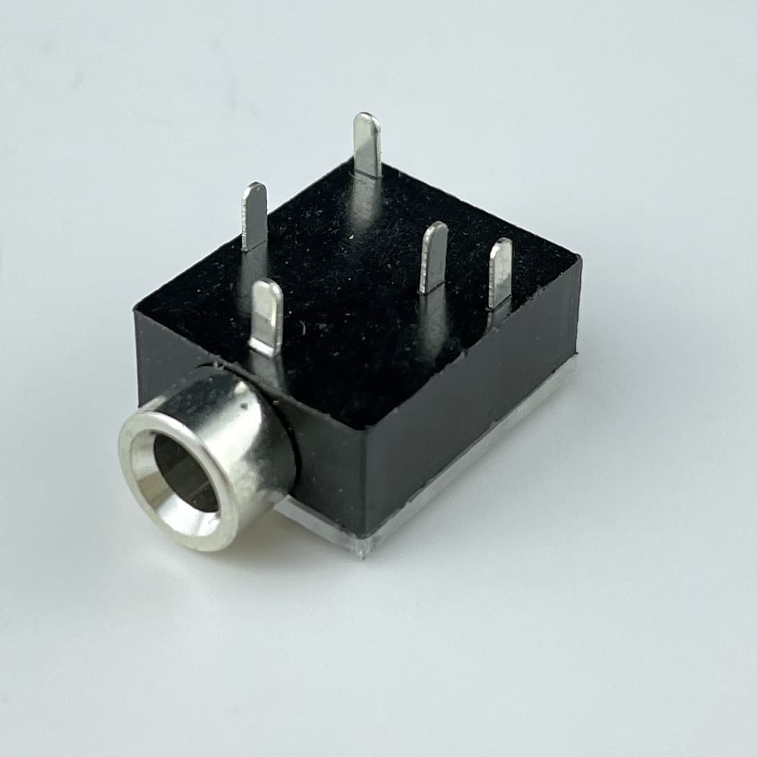 Direct supply headphone socket audio power supply video light hole PJ324 audio computer direct plug-in 4
