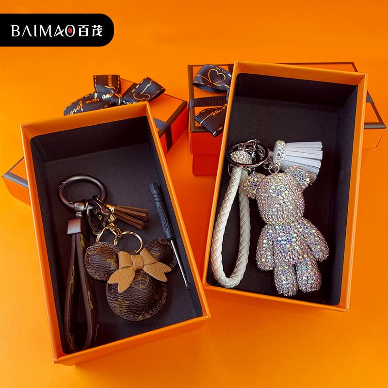 Cute high-end creative keychain for friend for men and women, gift box, light luxury style, Birthday gift, internet celebrity 2