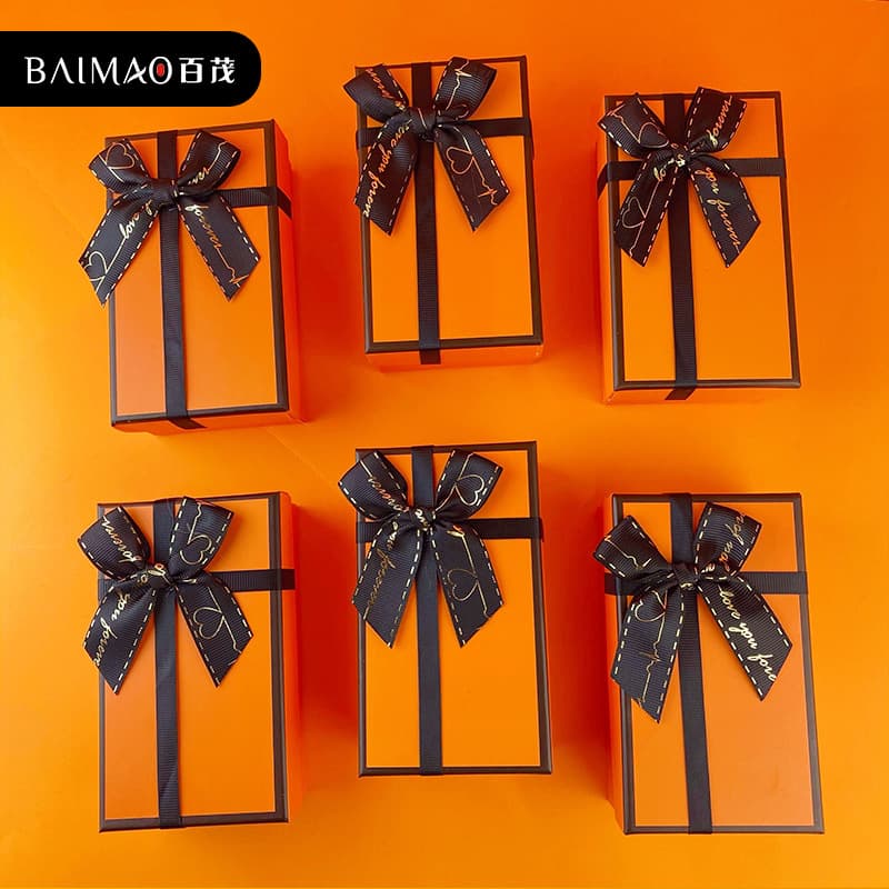 Cute high-end creative keychain for friend for men and women, gift box, light luxury style, Birthday gift, internet celebrity 3