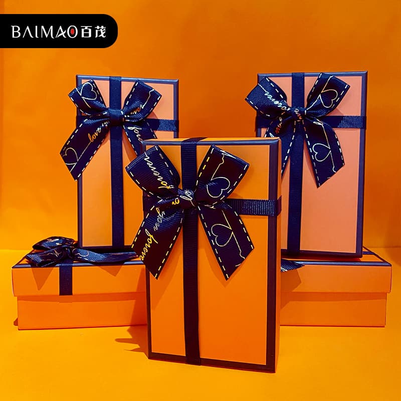 Cute high-end creative keychain for friend for men and women, gift box, light luxury style, Birthday gift, internet celebrity 4