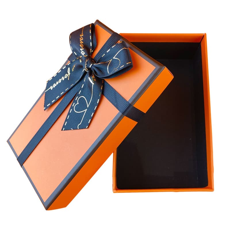 Cute high-end creative keychain for friend for men and women, gift box, light luxury style, Birthday gift, internet celebrity 5