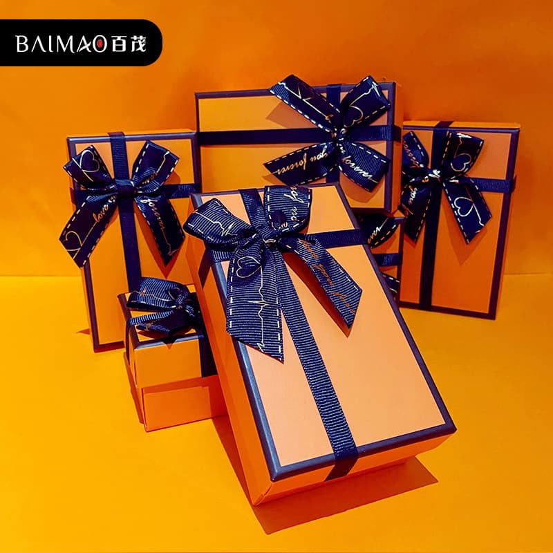 Cute high-end creative keychain for friend for men and women, gift box, light luxury style, Birthday gift, internet celebrity 1