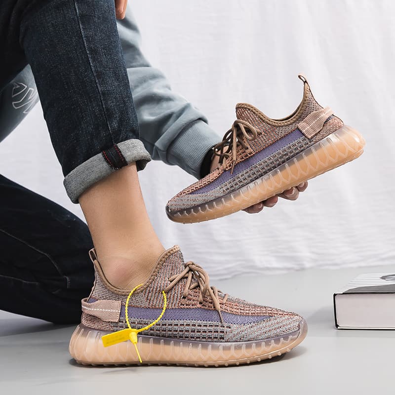Breathable fashionable running sneakers, soft sole