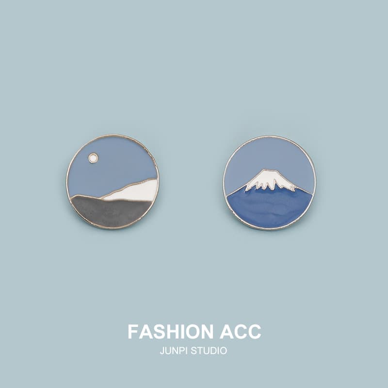 Tide, cute brooch for men and women, Japanese cartoon badge, pin, universal accessory, simple and elegant design 1