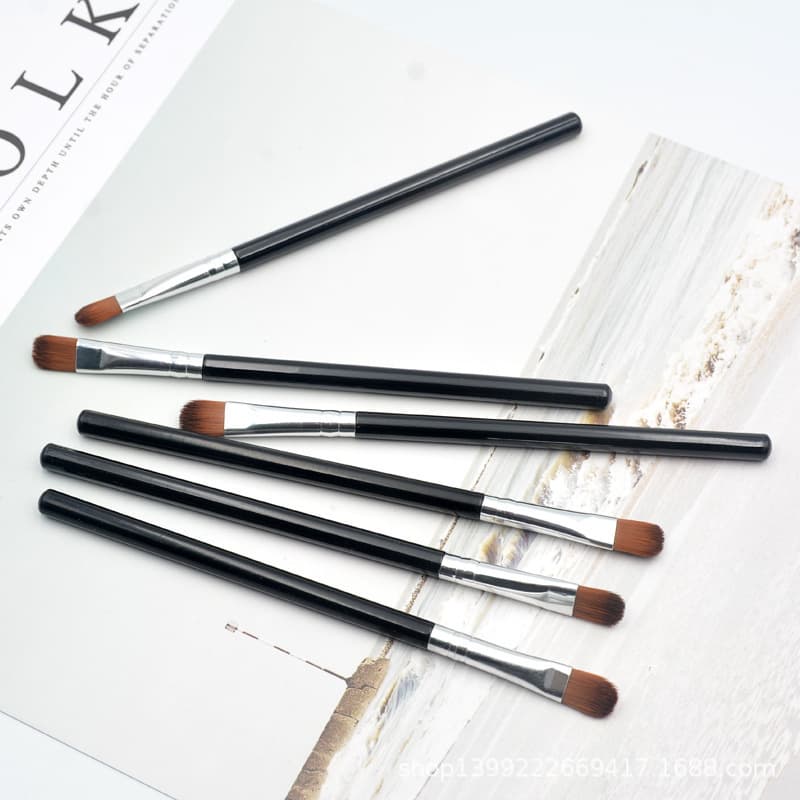 Brush, cosmetic makeup primer, for beginners 1
