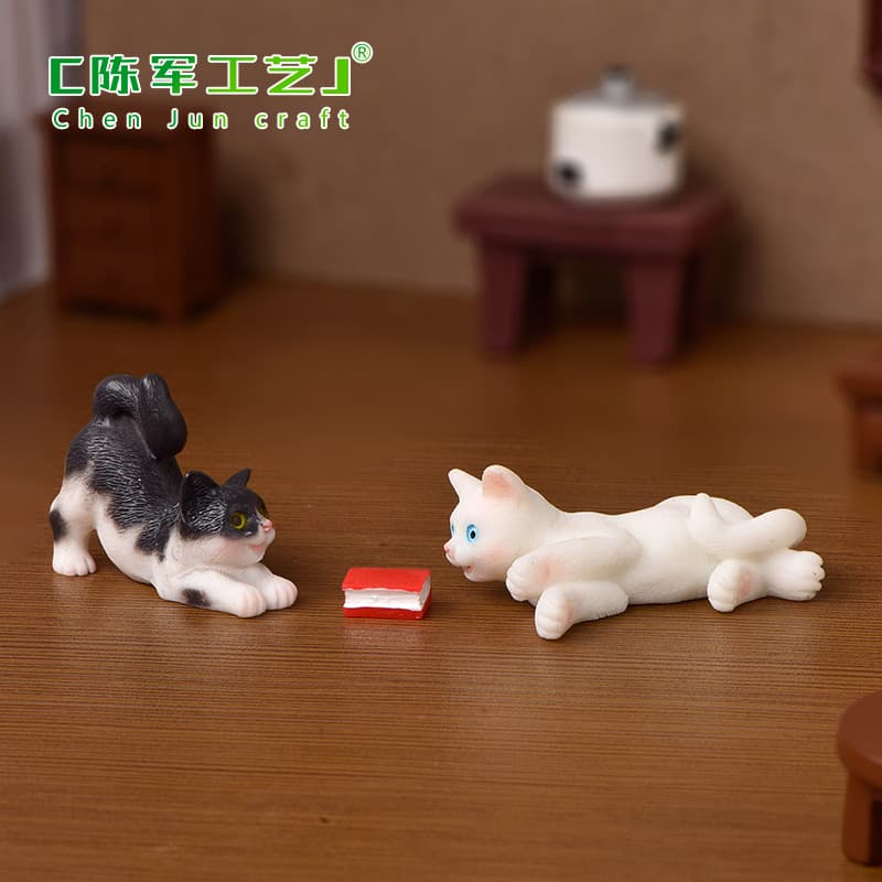 Micro landscape, creative cartoon cute realistic minifigure, decorations with accessories, table accessory, kitten, cat 4