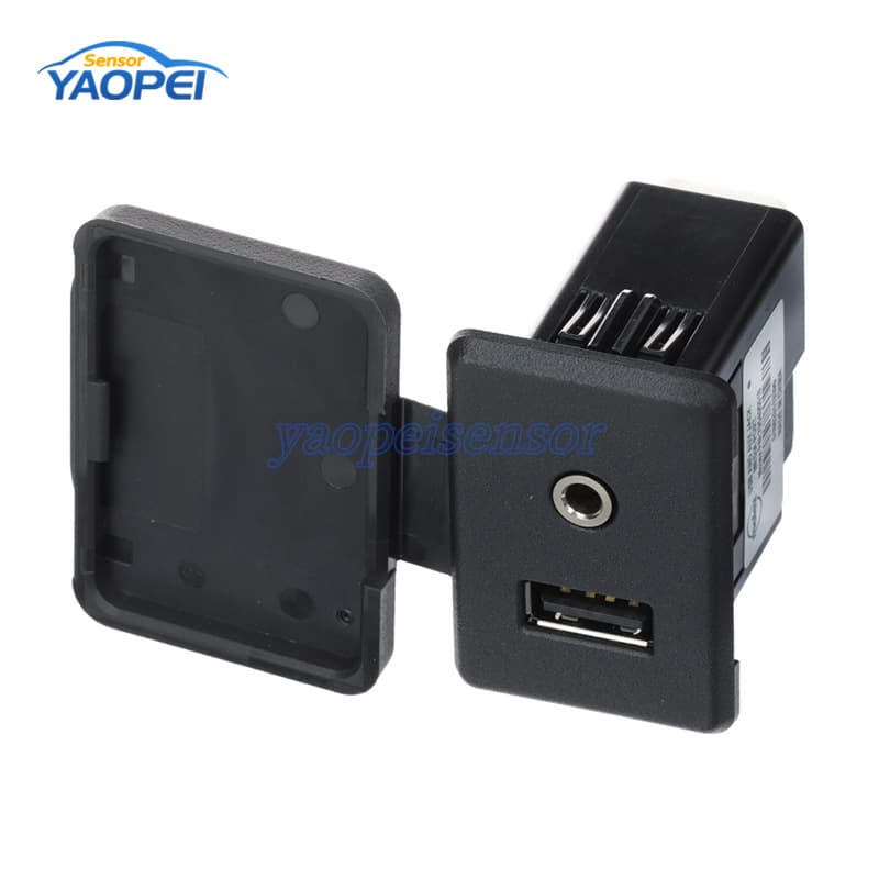 28023-9KF1A suitable for 2015-17 Nissan USB interface AUX socket adapter audio interface 2