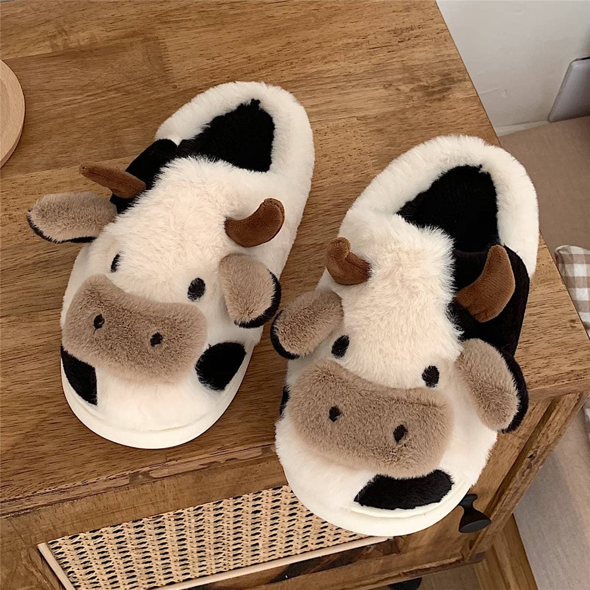 Cute winter fashionable slippers, keep warm comfortable footwear for pregnant, closed toe 2