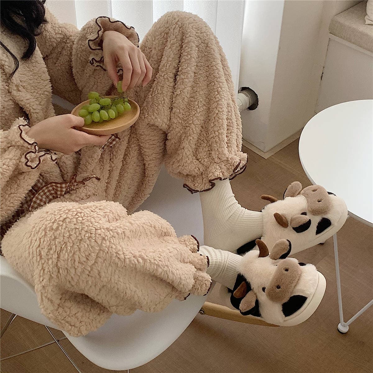 Cute winter fashionable slippers, keep warm comfortable footwear for pregnant, closed toe 3
