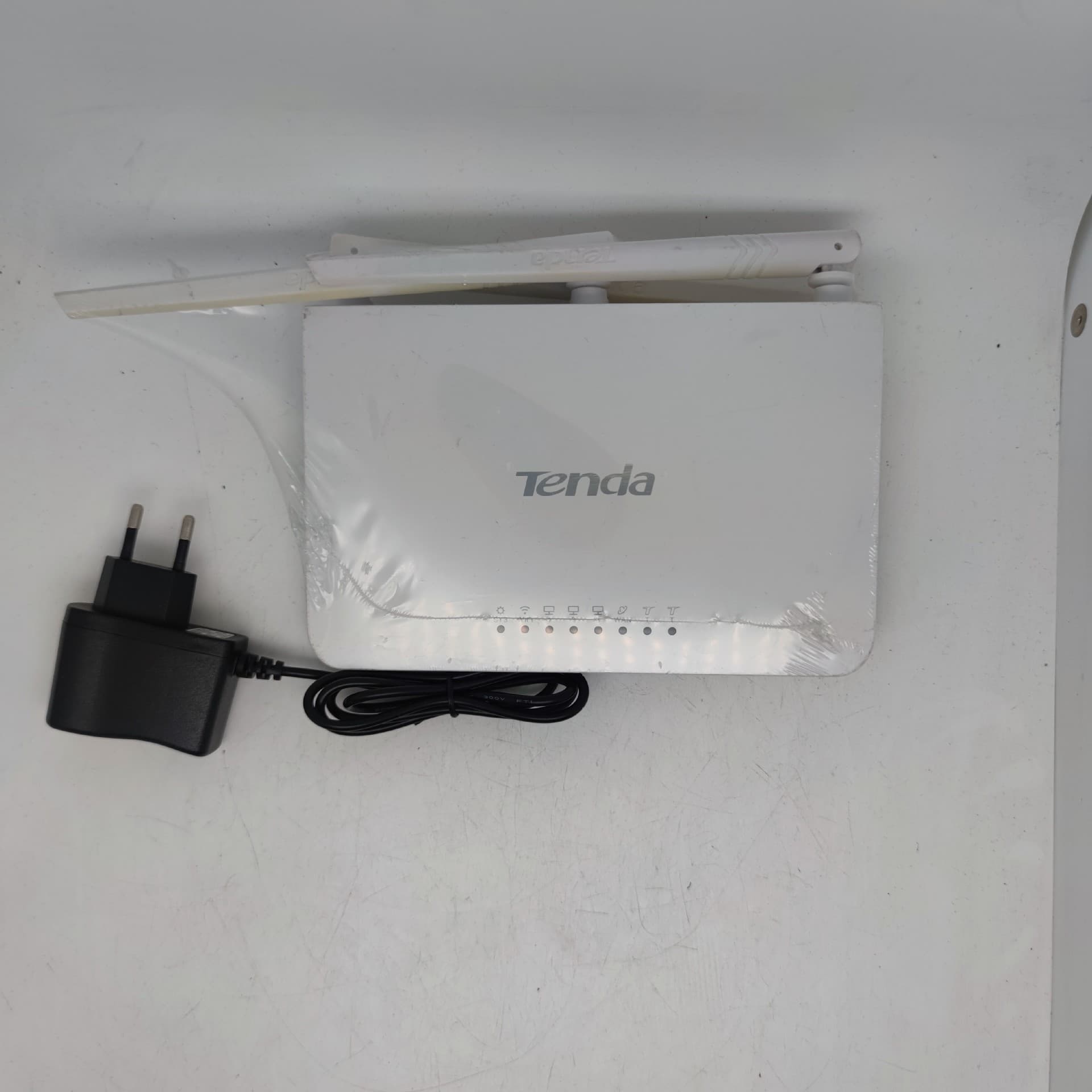 Second -hand cross -border tenda English version of hungry Tengda F300M high -speed wifi smart router household 2