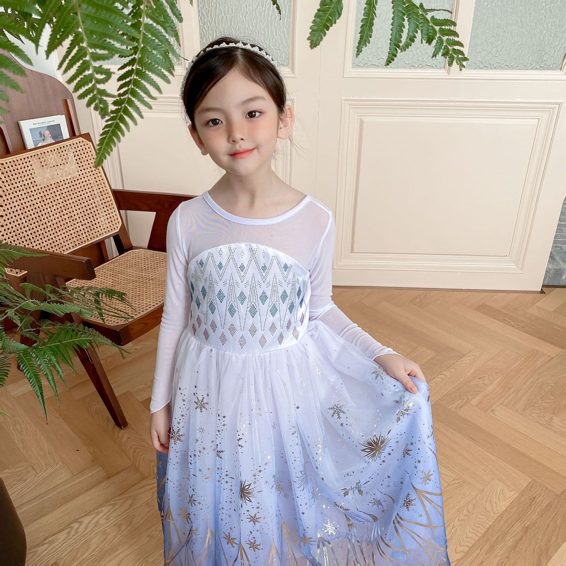 Small princess costume, dress, long-sleeve, “Frozen”, with snowflakes, sun protection 3