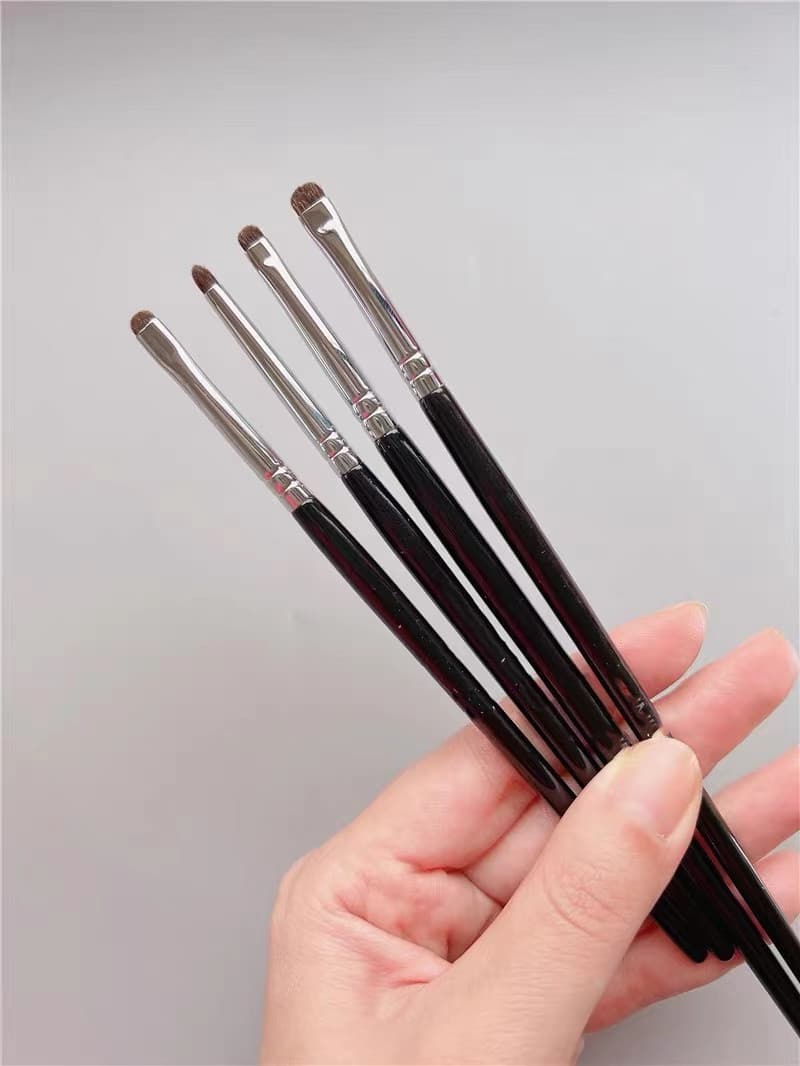 Pony, eye pencil, handheld concealer brush 1