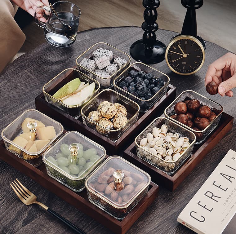 Fruit plate, household glass coffee table, snacks, candies, dried fruit snacks, snack plates, nut partitioned desserts, light luxury 3
