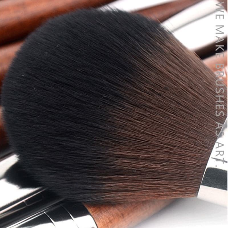 Foundation, concealer brush, highlighter 4