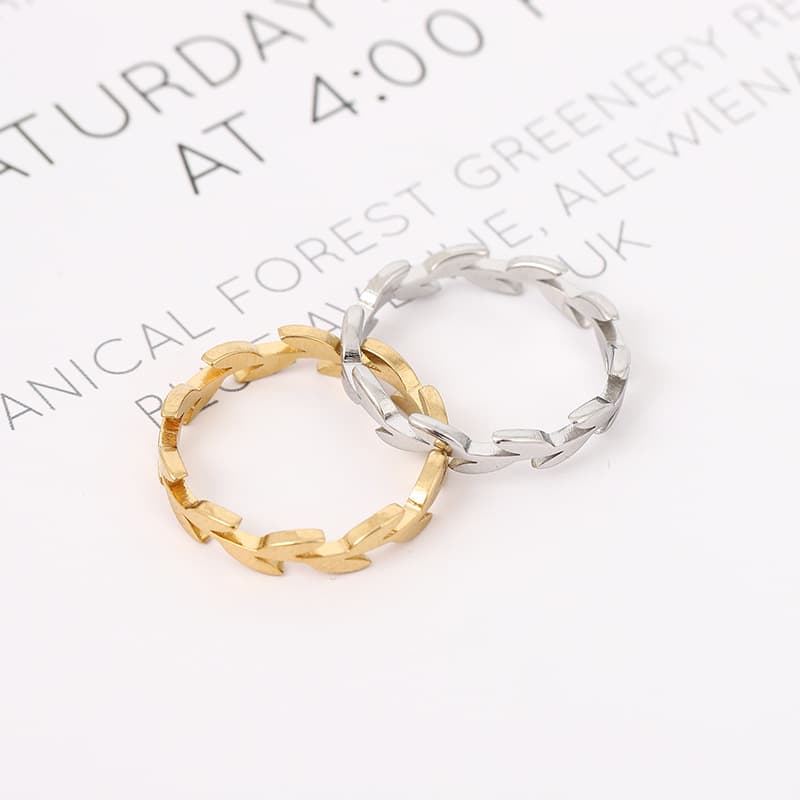 Small fresh universal ring stainless steel, 750 sample gold, on index finger 4