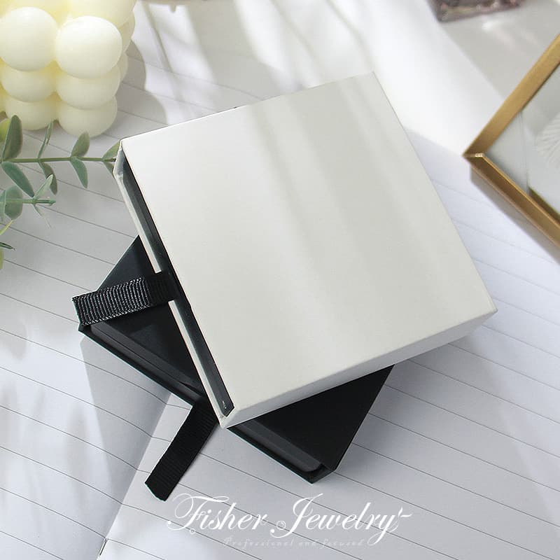 High-end storage system, storage box, necklace, sophisticated chain, earrings, watch, accessory, jewelry, light luxury style, 2022 2