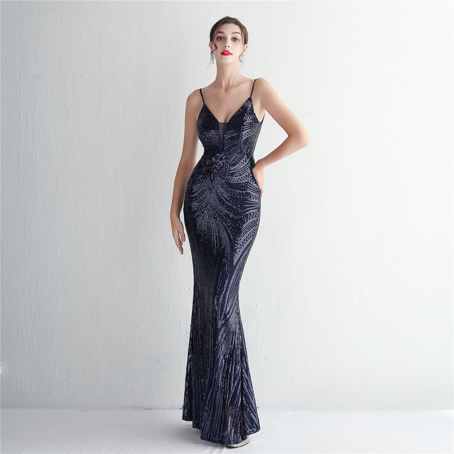 Long evening dress, city style, with sequins, slim fit 5