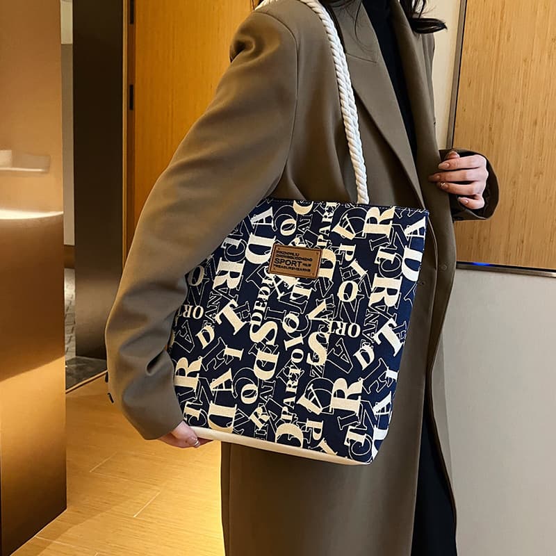 Shoulder bag, shopping bag, capacious one-shoulder bag, city style, Korean style 3