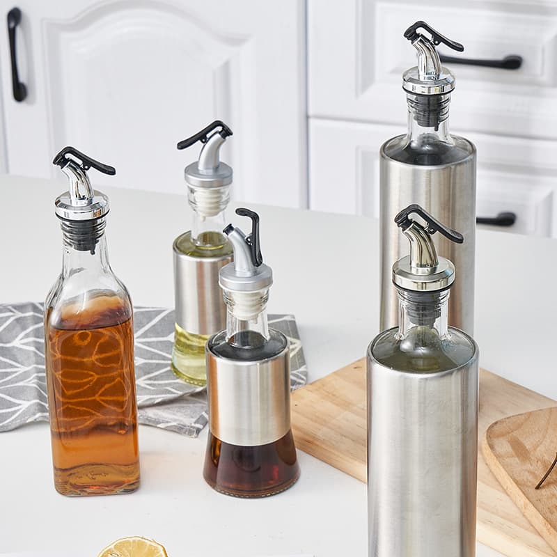 Grease spout kitchen press pour soy sauce vinegar pot plug seasoning bottle accessories microwave oil bottle diversion oil spout plastic 4