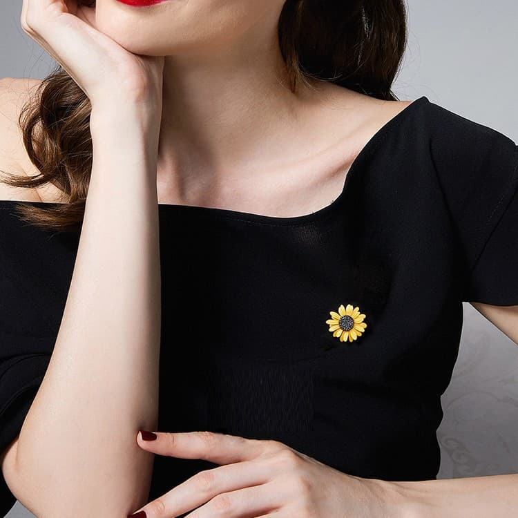 High-end brooch, pin lapel pin solar-powered, suit, demi-season sweater, thermal underwear, accessory, 2022 collection 3