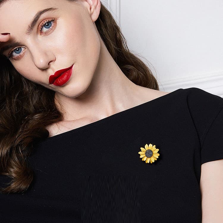 High-end brooch, pin lapel pin solar-powered, suit, demi-season sweater, thermal underwear, accessory, 2022 collection 4