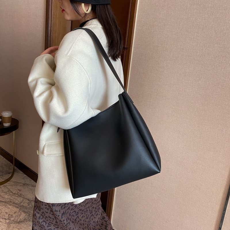 (Cross-border trading), (Wholesale), high quality capacious one-shoulder bag 3
