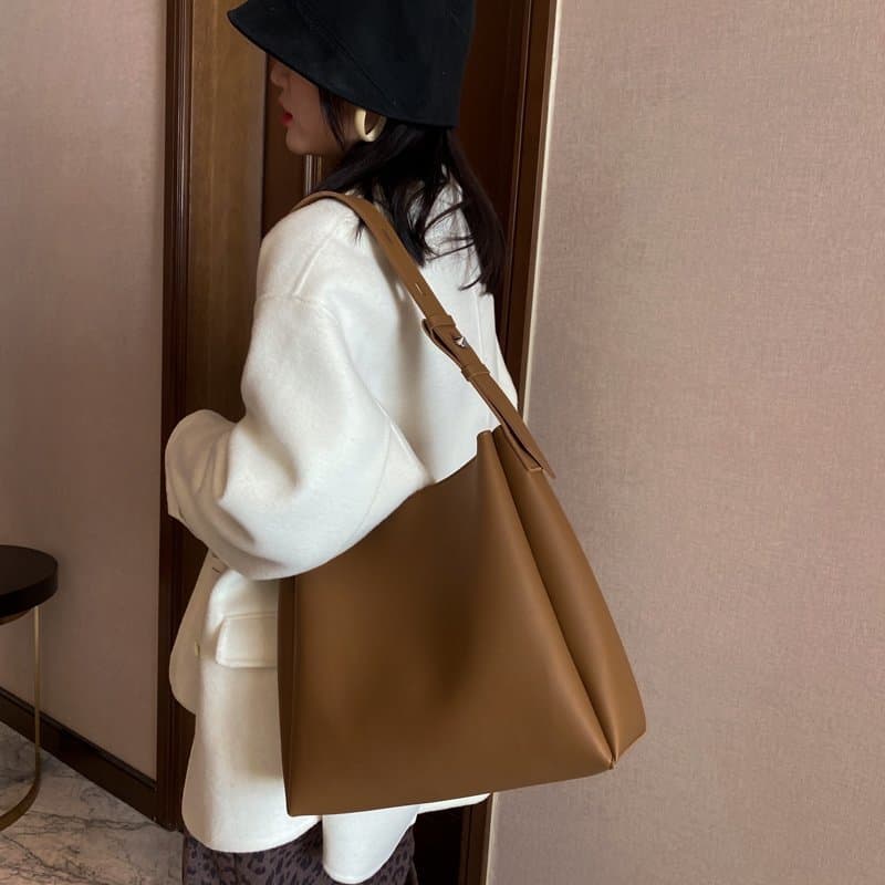 (Cross-border trading), (Wholesale), high quality capacious one-shoulder bag 4