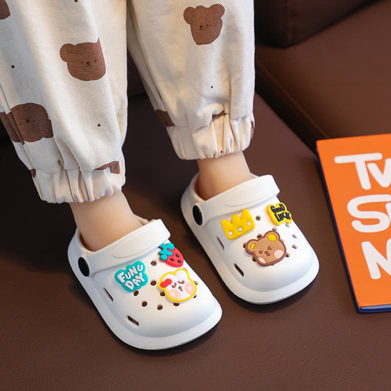 Cute non-slip children's cartoon Crocs-style slippers for early age for boys, mule, closed toe 4