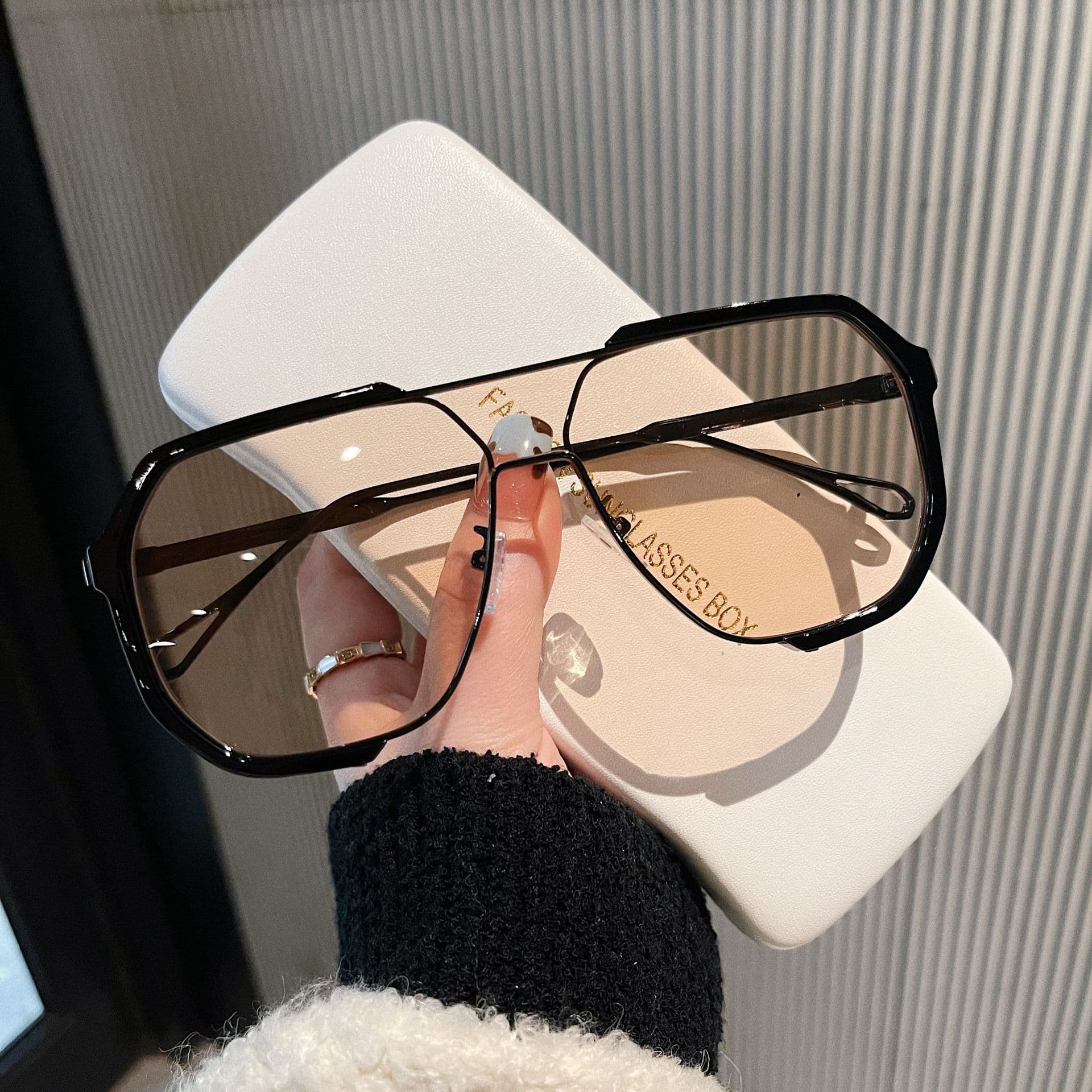 Fashionable sunglasses, brand glasses, city style, Korean style 2