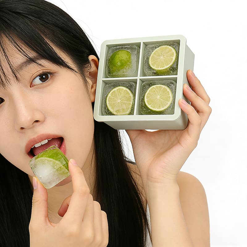 Four extra large square silicone ice tray refrigerator large ice cube frozen ice box with lid easy to release food grade 5