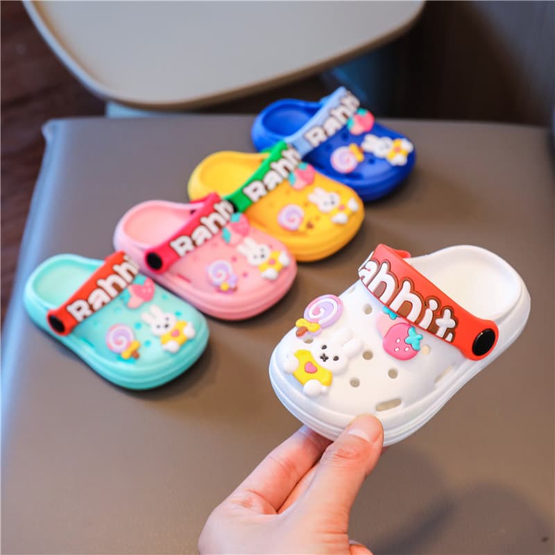 Children's cartoon non-slip Crocs-style slippers for men and women for bathroom for early age, closed toe, soft sole