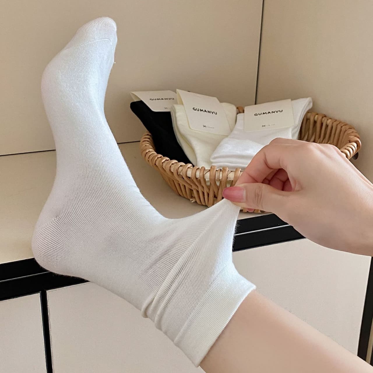 White colored black solid color cotton knee socks for pregnant 3