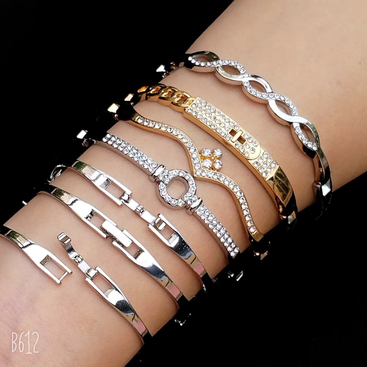 Fashionable golden bracelet, jewelry, European style, simple and elegant design 2