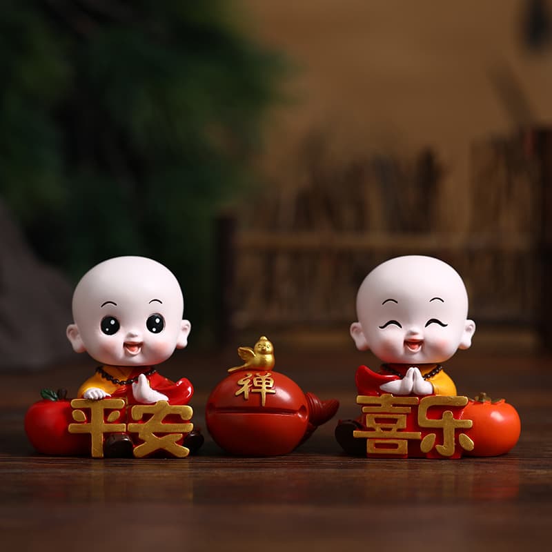 Automobile interior new Zen Small monk car center console tea table wine cabinet resin handicraft decorative ornament 2