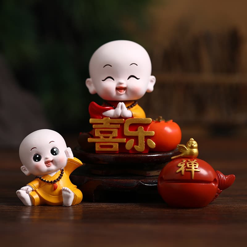 Automobile interior new Zen Small monk car center console tea table wine cabinet resin handicraft decorative ornament 3