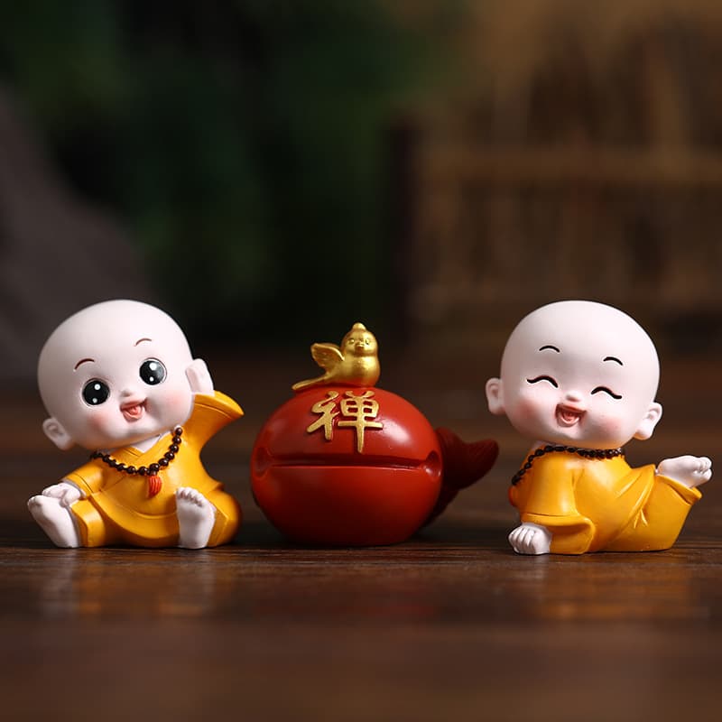 Automobile interior new Zen Small monk car center console tea table wine cabinet resin handicraft decorative ornament 4