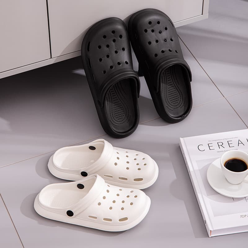 Summer Crocs-Style Slippers - Beach Footwear for Men and Women