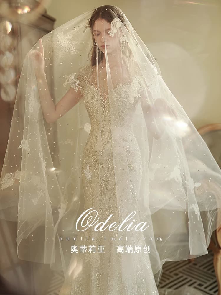 Wedding dress for bride, french style, "fish tail" cut, lace dress 4