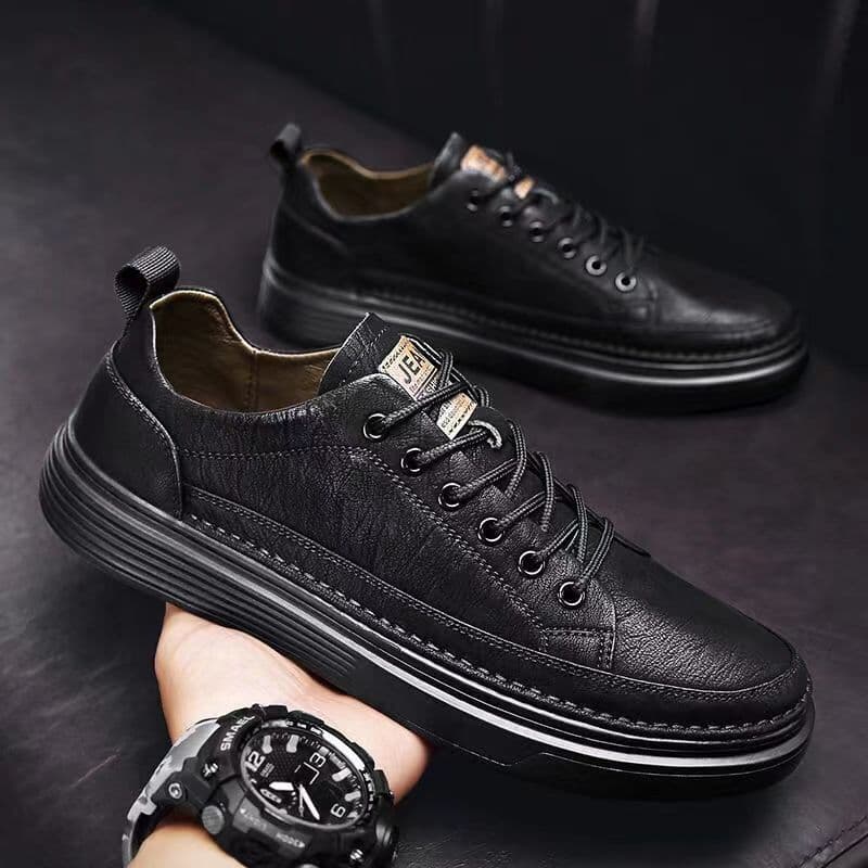 Universal black low waterproof non-slip skateboard for leisure, trend of season