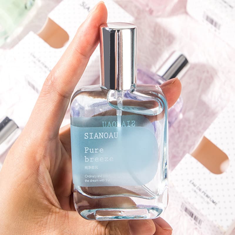 Fresh perfume strongly flavoured with a light fragrance, long-term effect 2