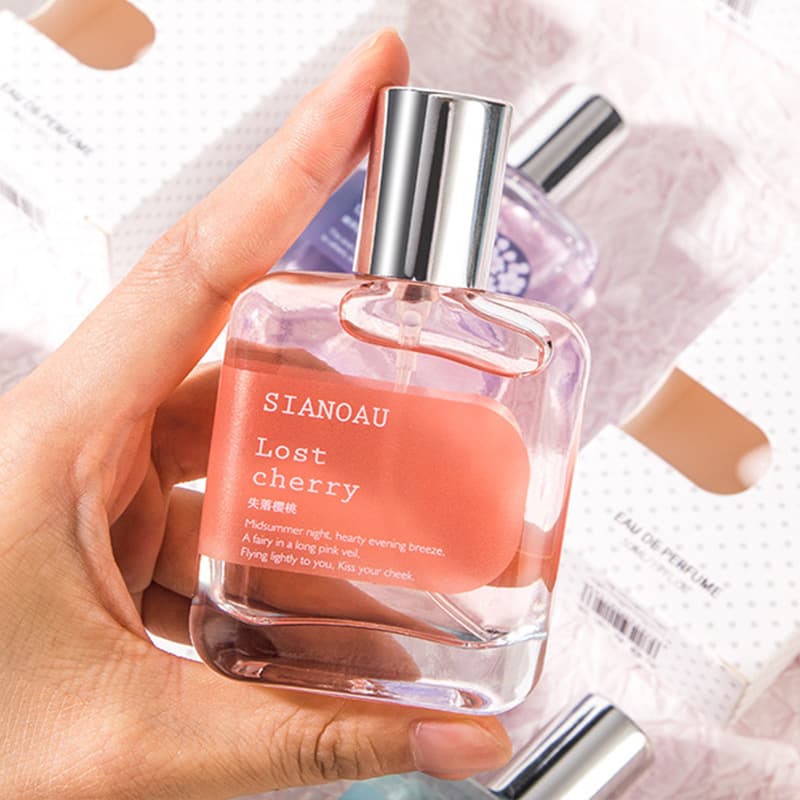 Fresh perfume strongly flavoured with a light fragrance, long-term effect 3