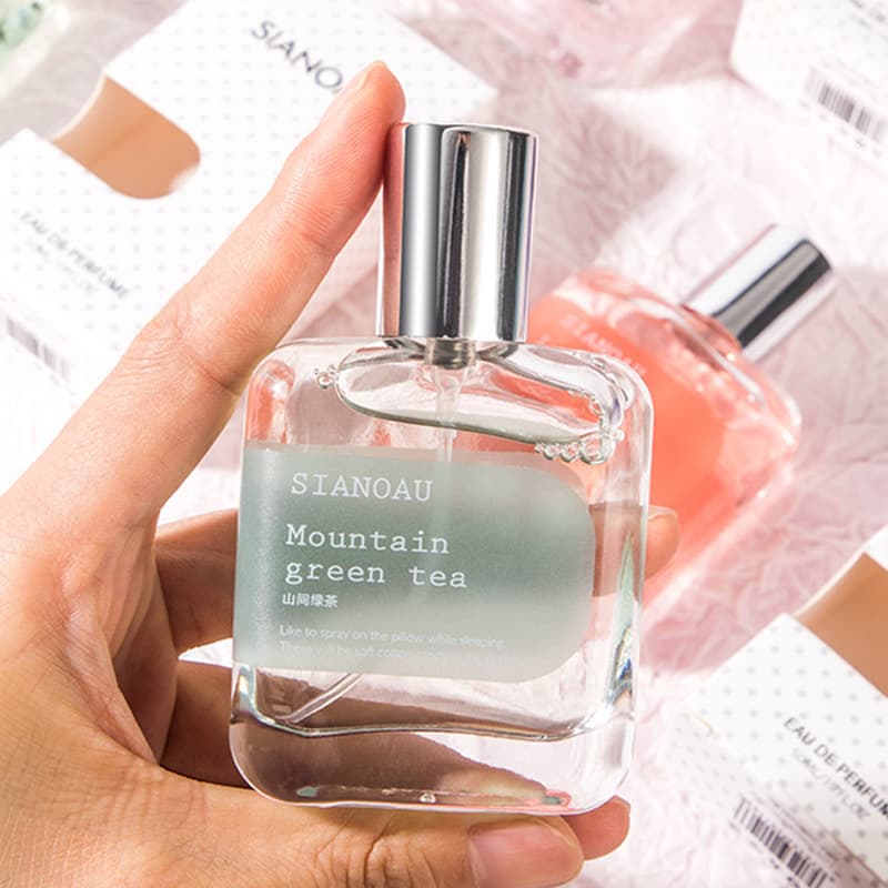 Fresh perfume strongly flavoured with a light fragrance, long-term effect 4